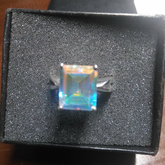 RARE IRIDESCENT WHITE SAPPHIRE TAVOLITE RING - Picture 10 of 10